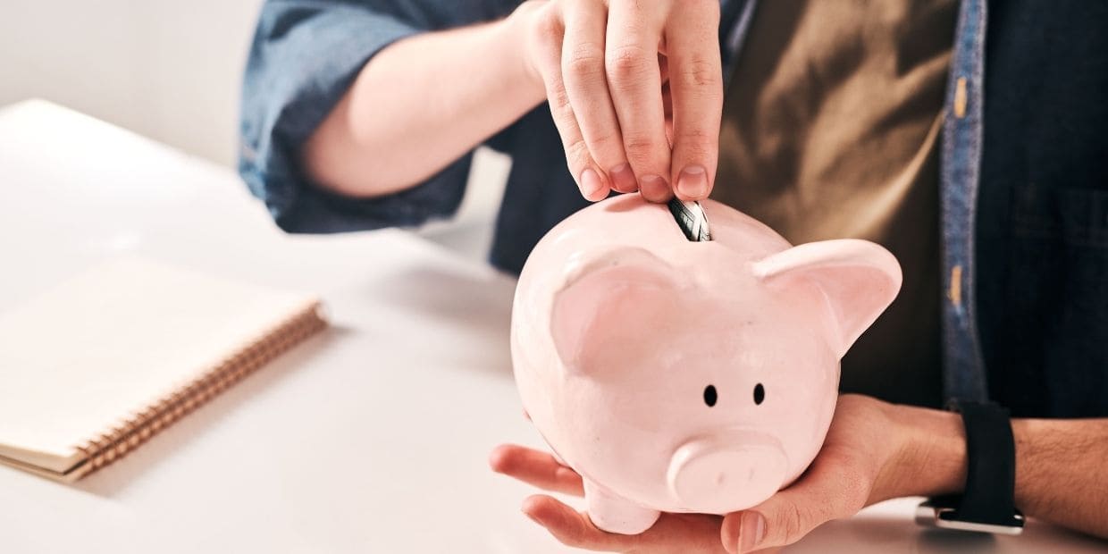 Ahorrar o pagar deudas, ¿cómo comenzar para tener finanzas sanas?